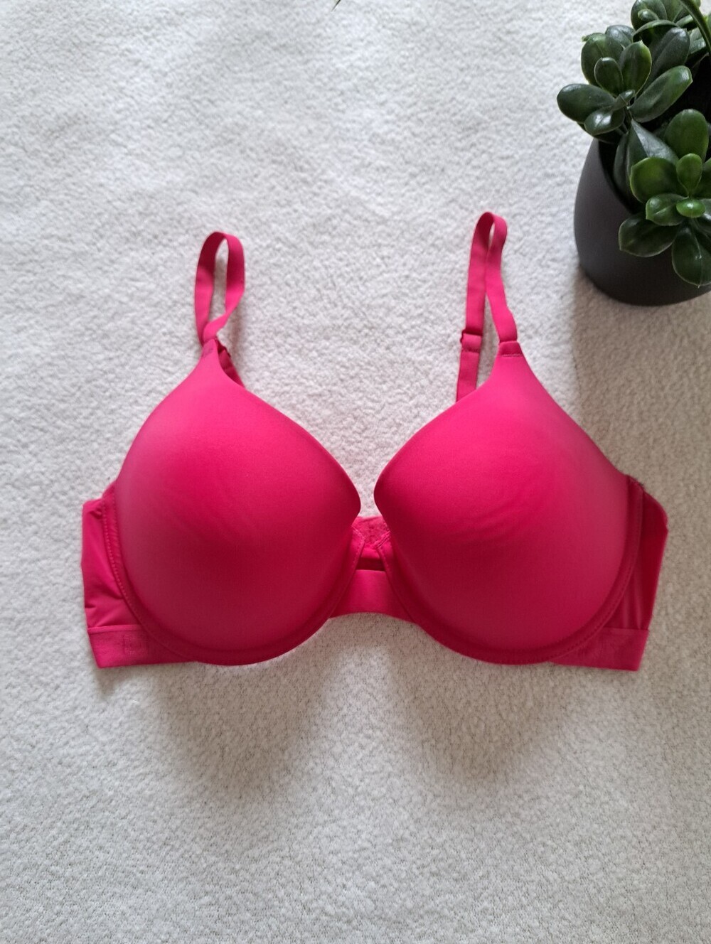 DKNY Hot Pink T-Shirt Bra Womens Size 38D Colourful Underwire Adjutable Lingerie